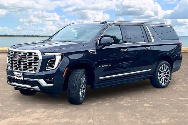 2026 GMC Yukon XL Denali - Photo 2