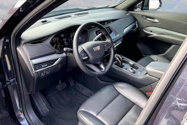 2023 Cadillac XT4 Premium Luxury