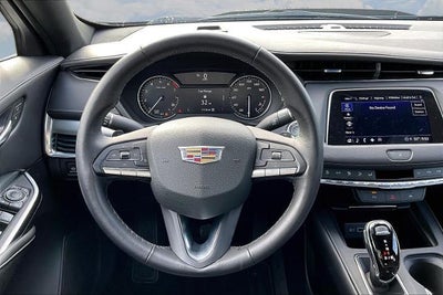 2023 Cadillac XT4 Premium Luxury